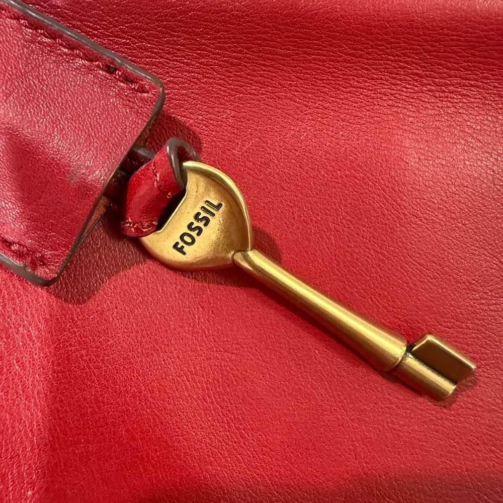 Cherry 🍒 red leather Fossil Memoir Novel flap crossbody handbag - Picture 5 of 15